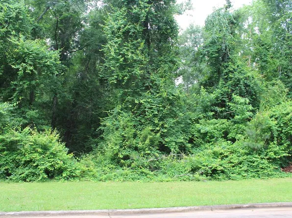 325 Ironhorse Ct, Albany, GA 31721