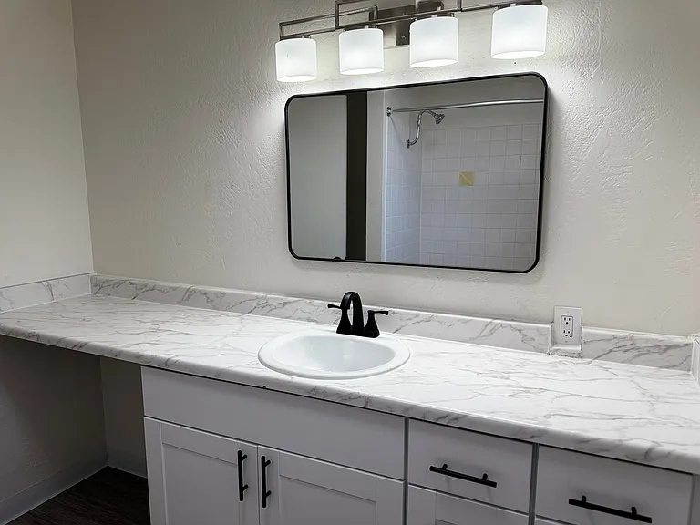 Gateway Village Apartments — Photo 21