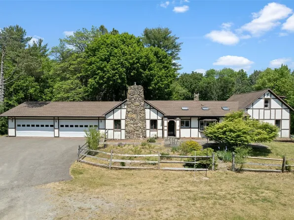 118 Noyes Rd, Vestal, NY 13850