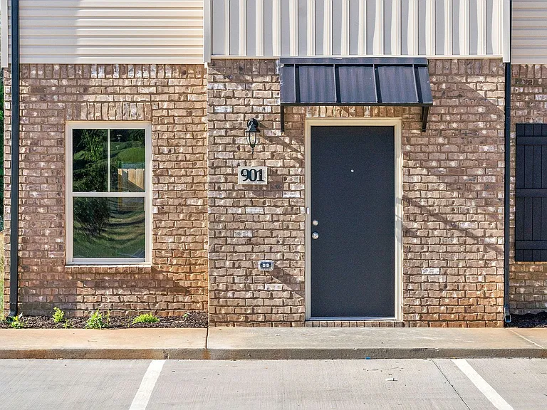 360 Luxury Townhomes — Photo 20