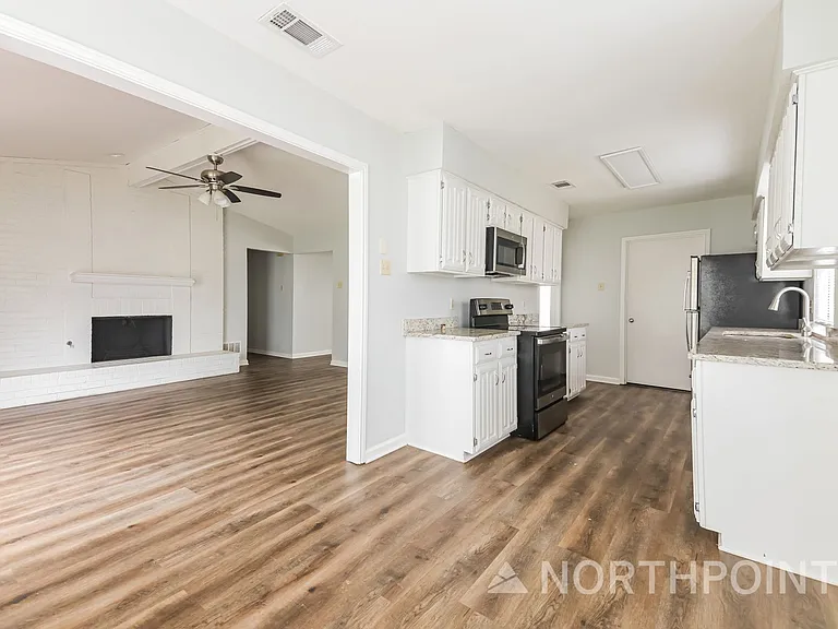 1706 Saint James Dr — Photo 6
