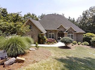 9724 Mountain Lake Dr, Ooltewah, TN 37363