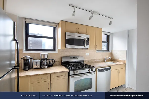 Rented by The Blueground | media 7