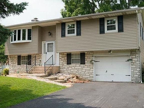 2nd image of 3025 Clayton St