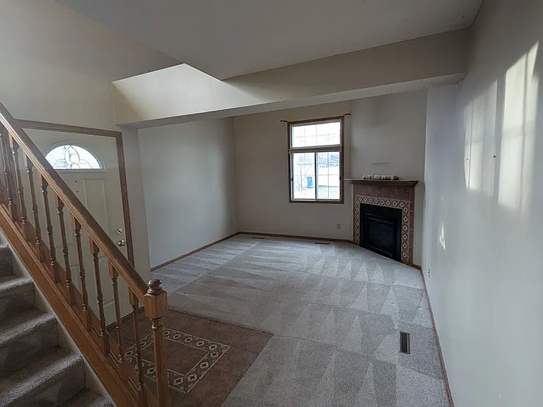 2583 Bedford Ct — Photo 2