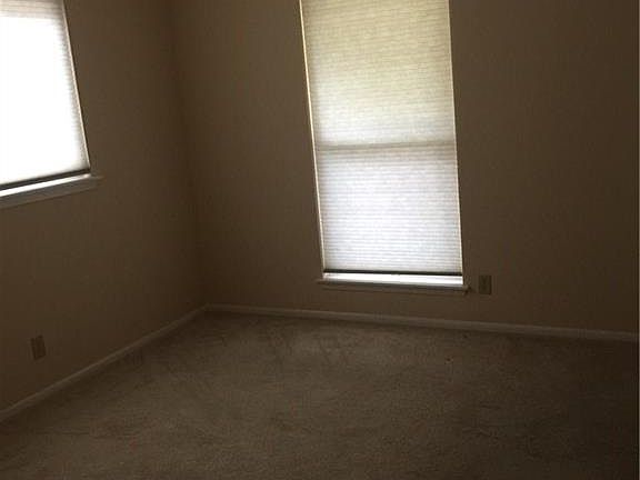 5th image of 3319 Clearfield Dr
