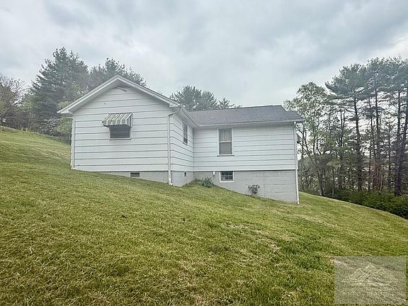 3rd image of 2770 Maple Acres Rd