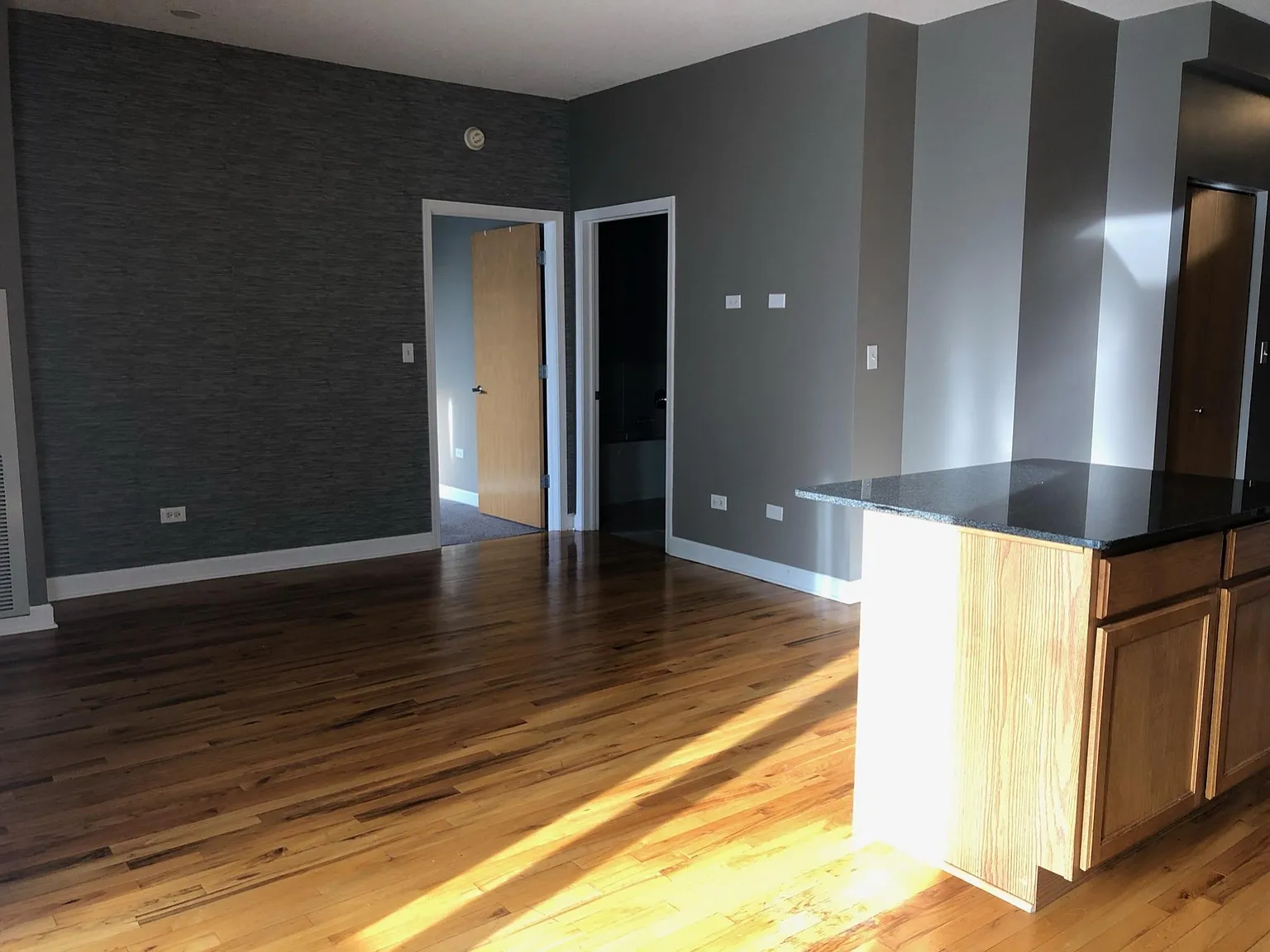 1 bed, 850 sqft, $2,300 — Photo 3