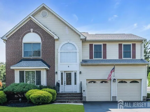 6 Vail Dr, Matawan, NJ 07747