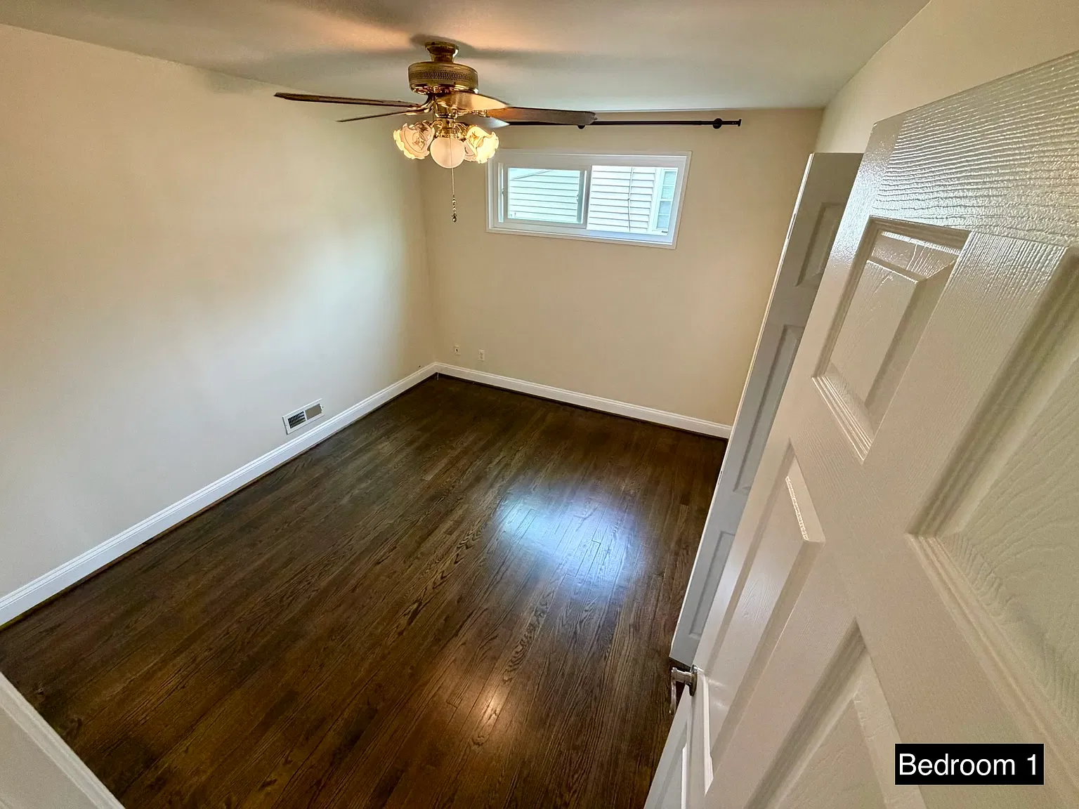 815 Geis Cir — Photo 3
