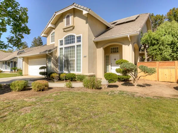 1264 E Le Parc Dr, Fresno, CA 93720
