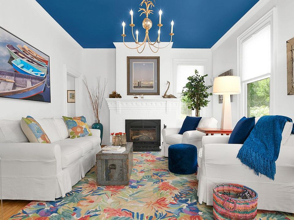 Living room with gas fireplace