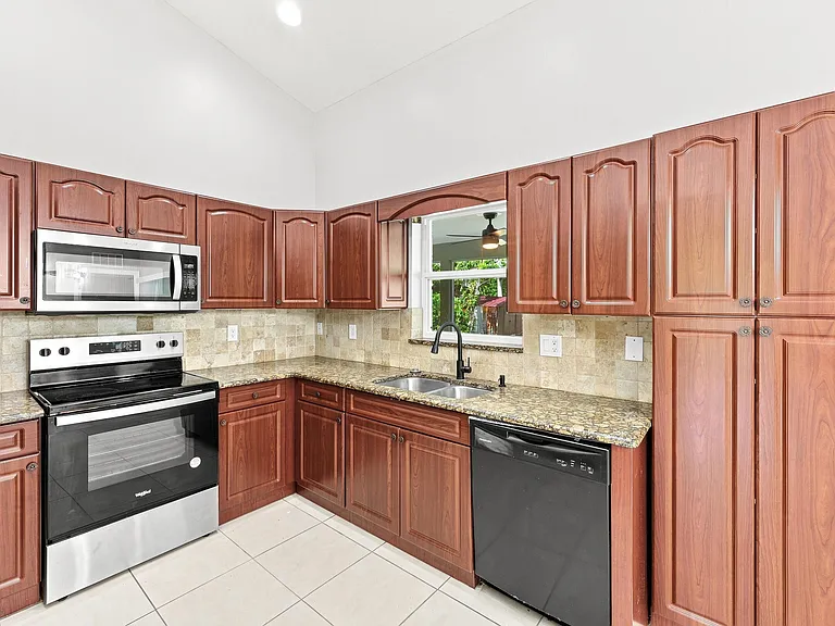 3102 SW Cathedral St — Photo 14