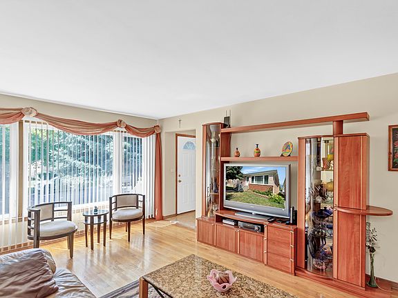 3rd image of 4517 N Newcastle Ave