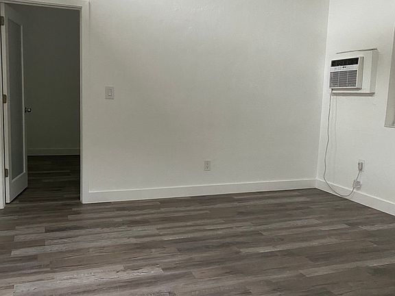 2nd image of 760 NE 122nd St APT 1