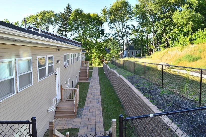 2 bed, $1,600 — Photo 4