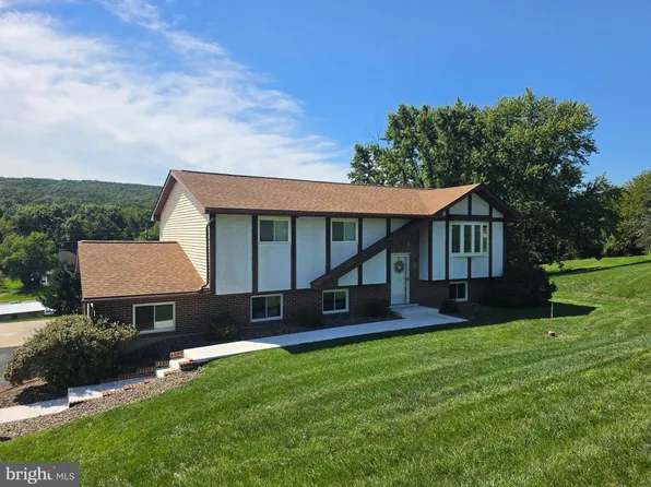 11 Birdsfoot Dr, Robesonia, PA 19551