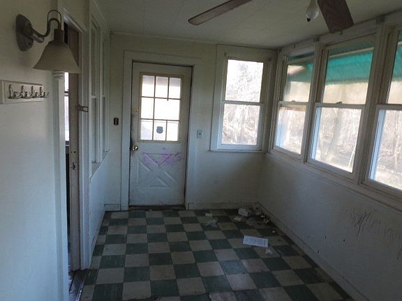 3rd image of 5 E Lake Park Ave