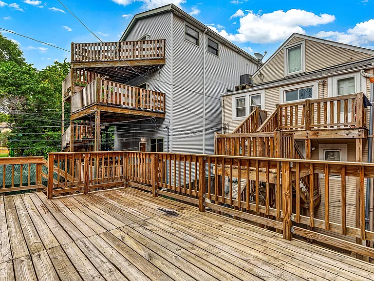 2205 N Janssen Ave #1 — Photo 11