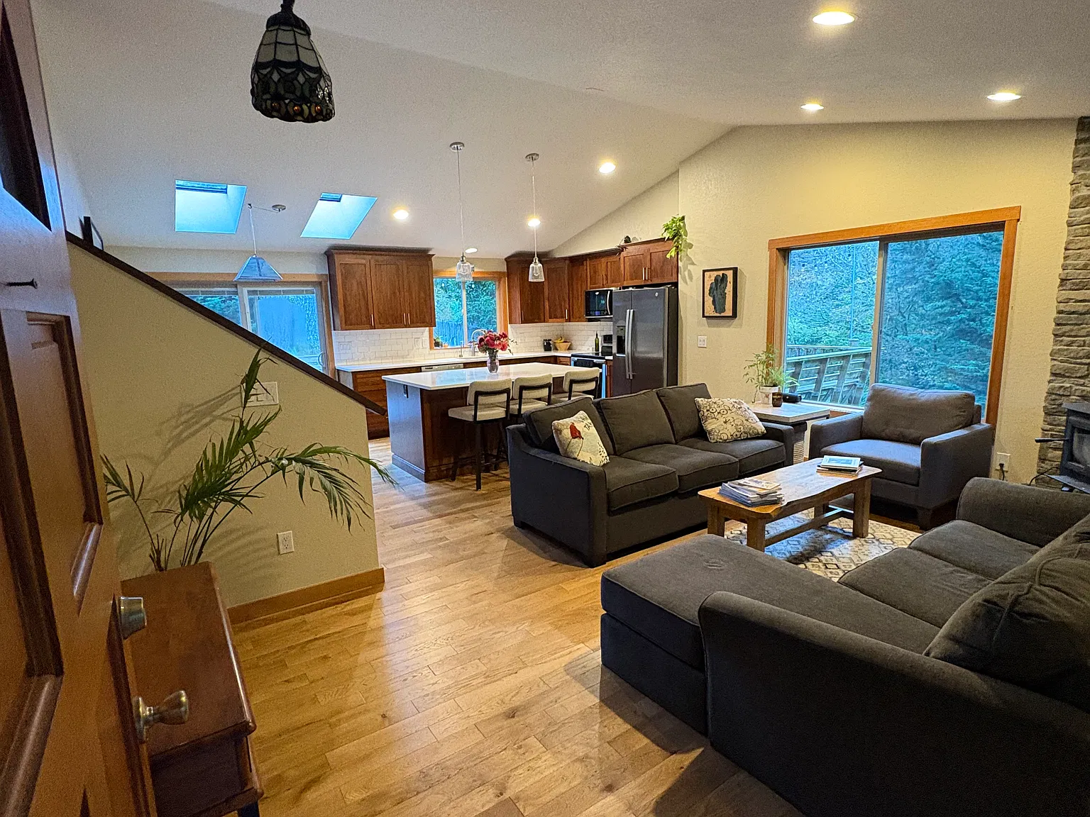3 bed, 1400 sqft, $3,600 — Photo 2