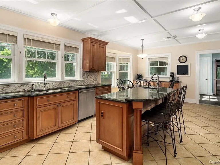 220 Croton Ave — Photo 10