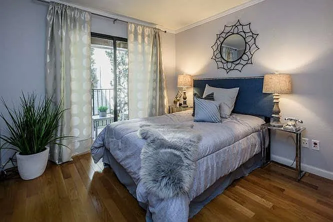 2 bed, 952 sqft, $4,000 — Photo 3