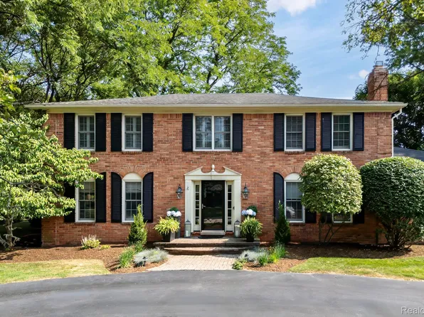 20351 Ronsdale Dr, Beverly Hills, MI 48025