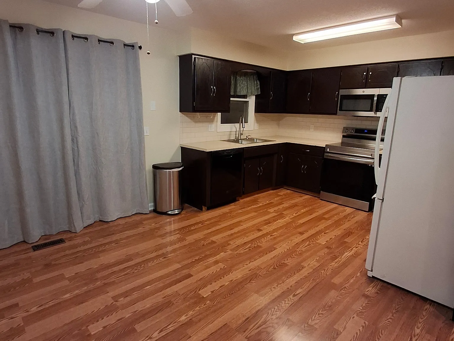 3 bed, 1517 sqft, $2,100 — Photo 4