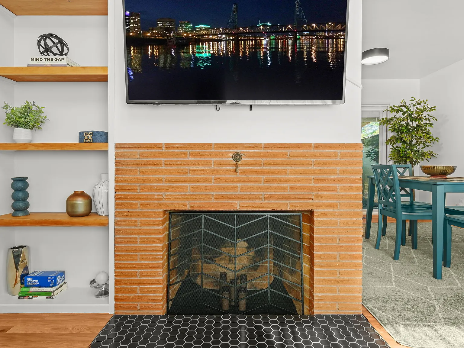 2 bed, 900 sqft, $4,200 — Photo 4