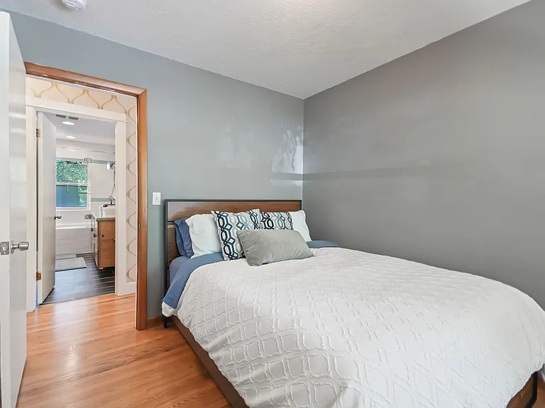 5530 SW Logan Ct — Photo 20