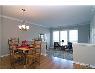 3rd image of 958 Glencoe Dr #B