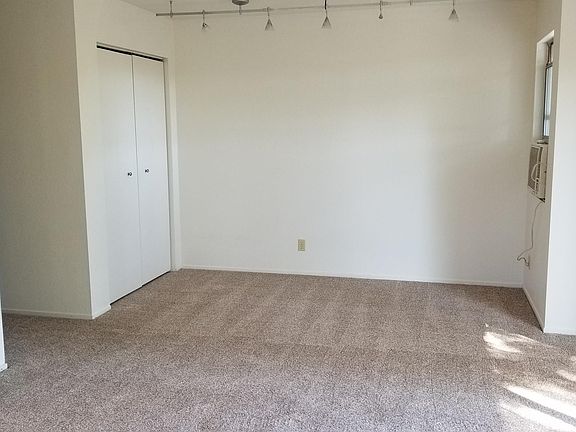 5th image of 215 Andrieux St