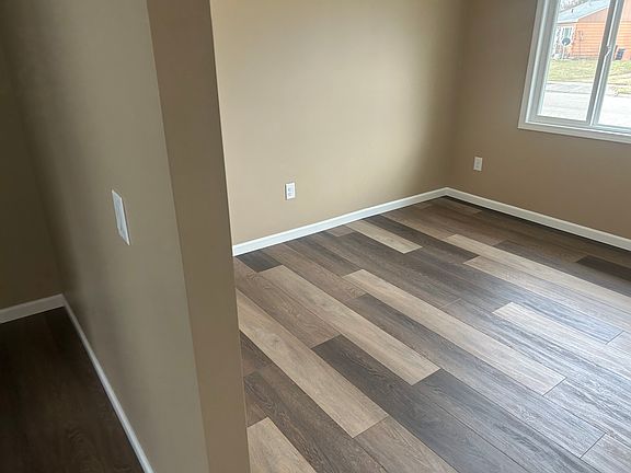 4th image of 409 Marchmont Dr