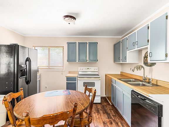 4th image of 566 Mountain Laurel Ln