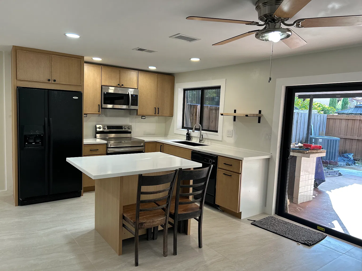 3 bed, 2.5 bath, 1360 sqft, $2,900 — Photo 3