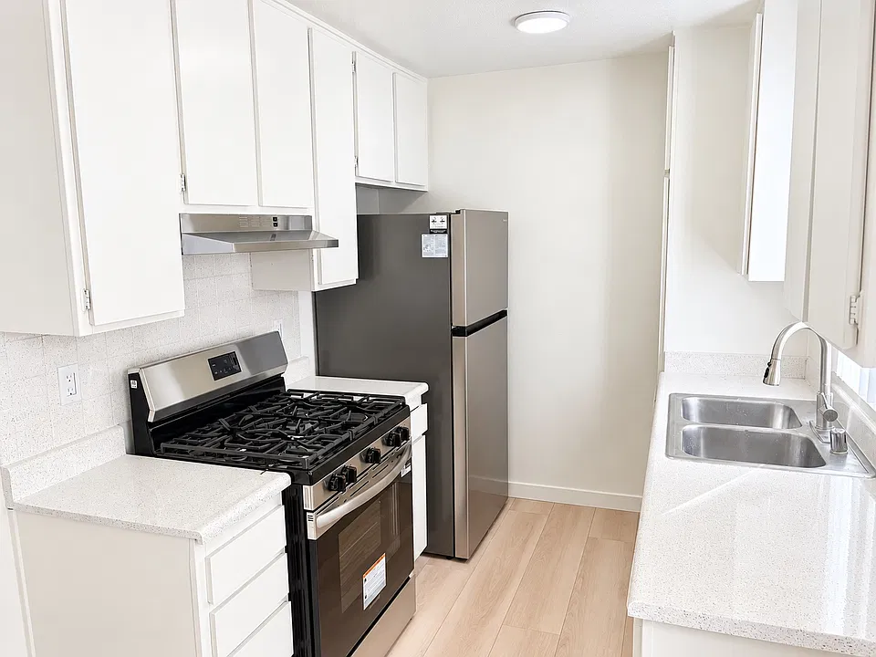 13514 Burbank Blvd #4