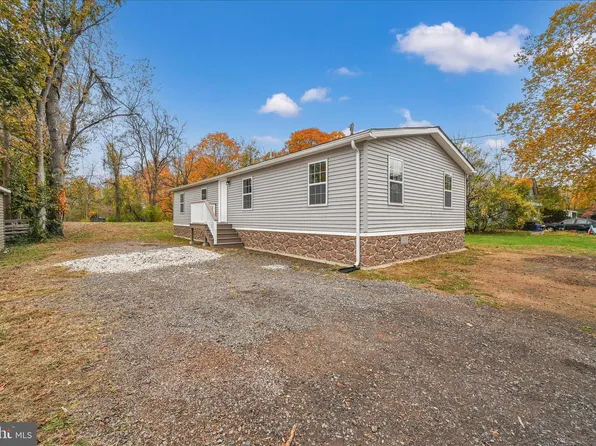 1111 Riverside Dr, Pottstown, PA 19465