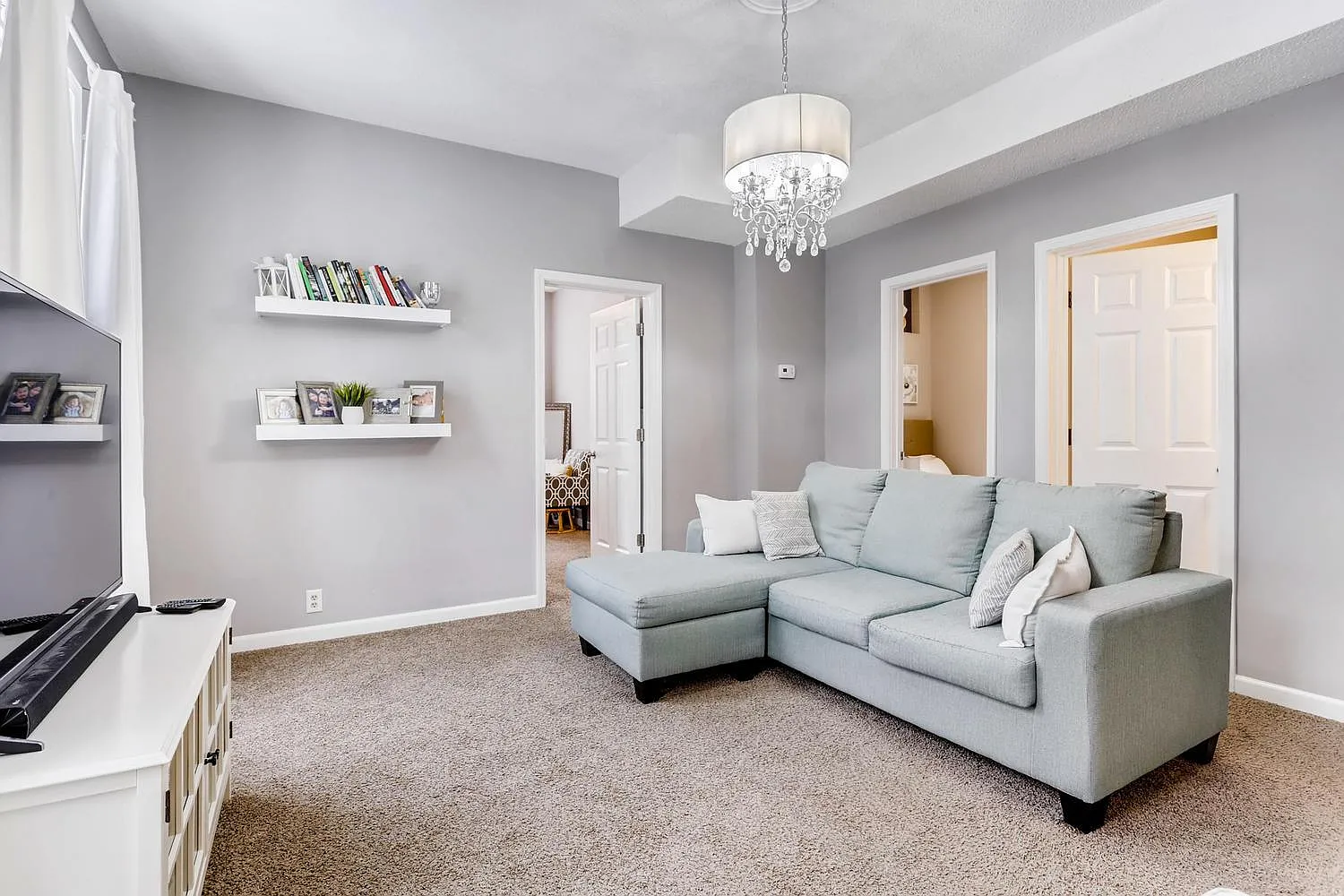 2 bed, 1100 sqft, $1,600 — Photo 3