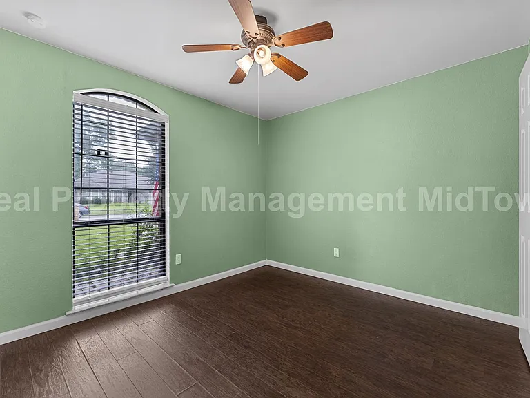 2132 Turf Club Dr — Photo 11