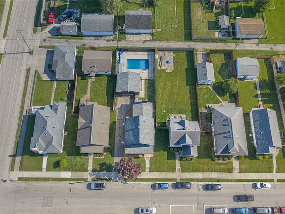 3rd image of 2315 Beatrice St