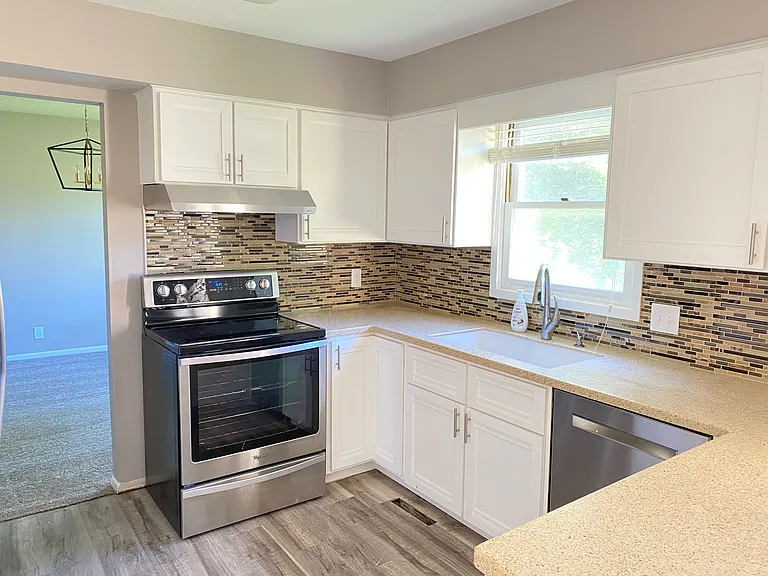 10509 Ricardo Rd — Photo 2