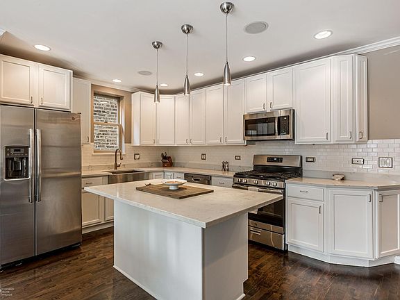 2nd image of 1814 W Armitage Ave #1