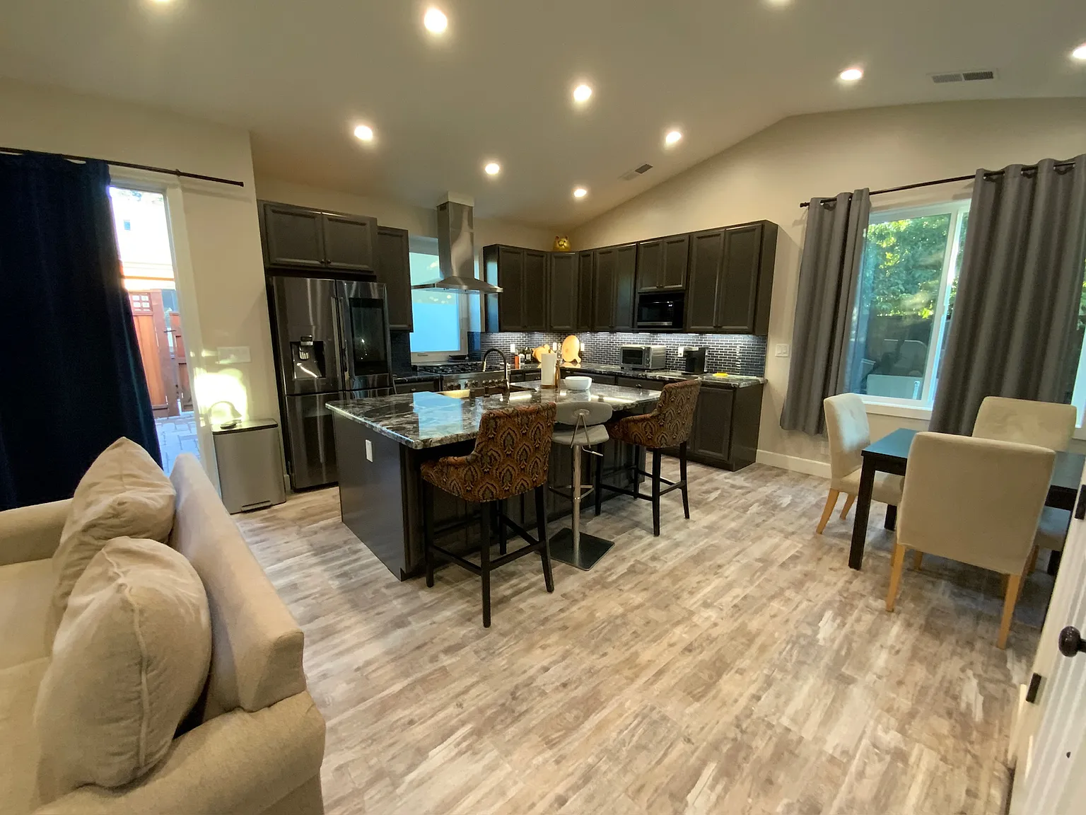 1598 Valota Rd — Photo 1