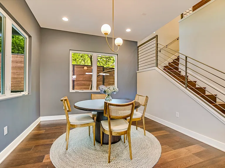 2109 W 12th St — Photo 10