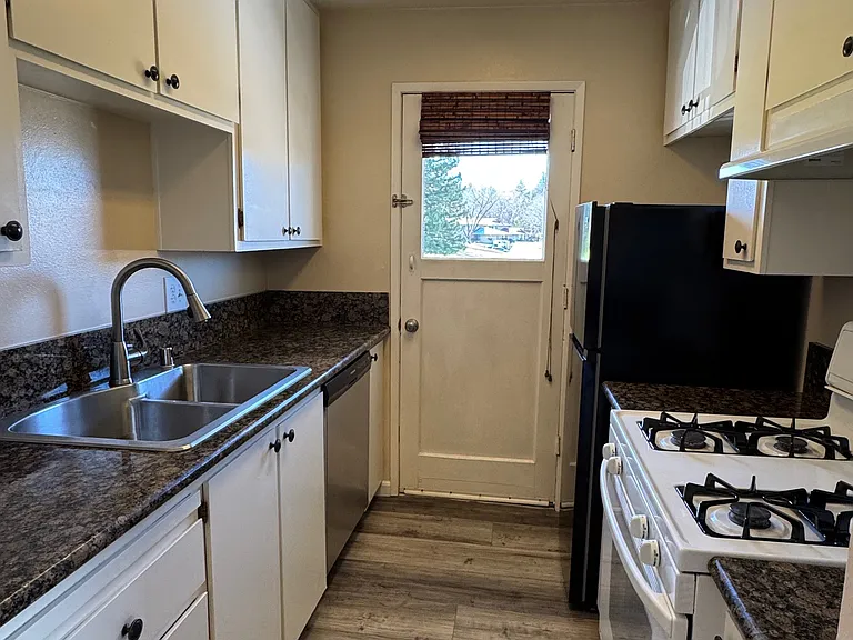 3665 Sapphire Dr #4 — Photo 3