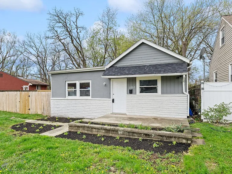 2707 Woodland Ave — Photo 14