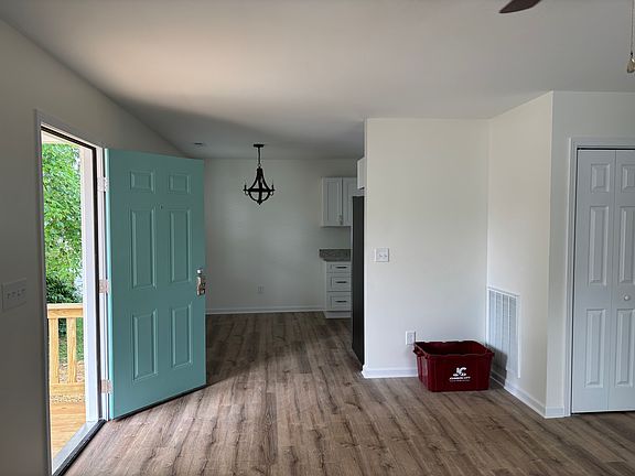 3rd image of 210 Lamont St