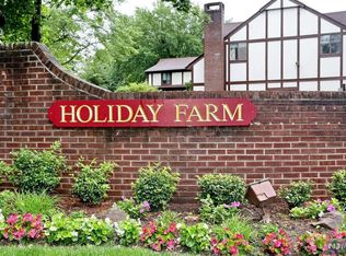60 Holiday Ct, Westwood, NJ 07675