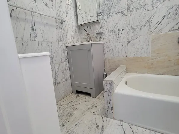 201 East 35th Street image 5 of 6