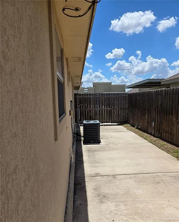 3 bed, 2.0 bath, 4256 sqft, $1,250 — Photo 3